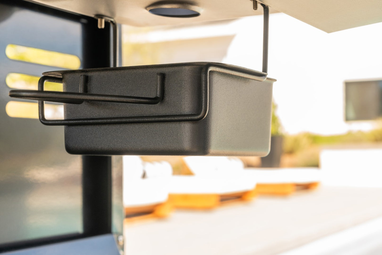 Nexgrill Gourmet Pro 4-Brenner Gasgrill mit Seitenkochfeld & Plancha (Griddle-Max System) – Edelstahl Gasgrill mit porzellanbeschichteten Gusseisenrosten, Ideal für Garten, Balkon & BBQ-Events