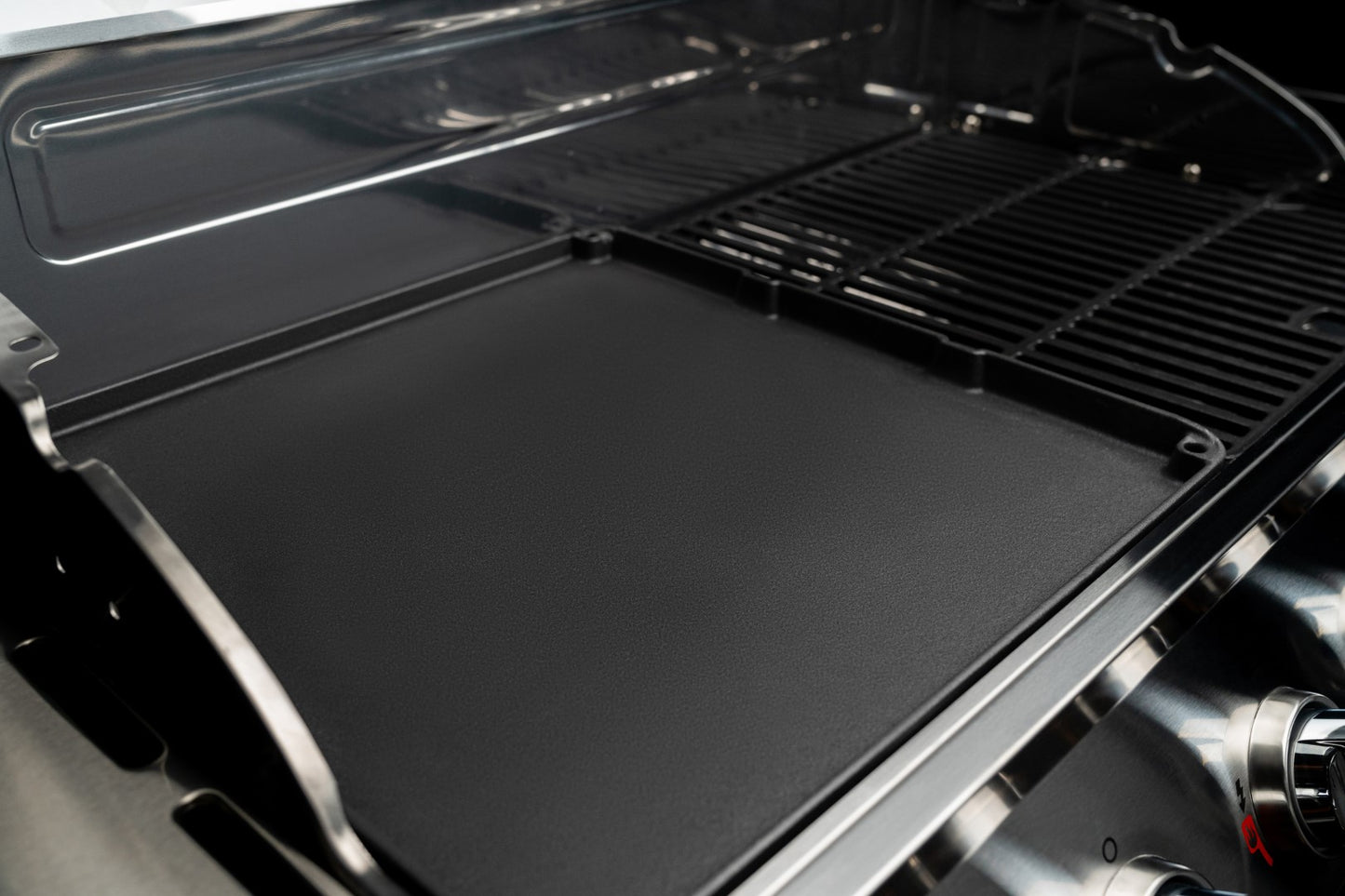 Nexgrill Gourmet Pro 6-Brenner Gasgrill mit Keramik-Seitenbrenner, Plancha Griddle-Max System, porzellanbeschichtetem Gusseisenrost & Edelstahlbrennern – Ideal für Garten, Balkon & BBQ-Events