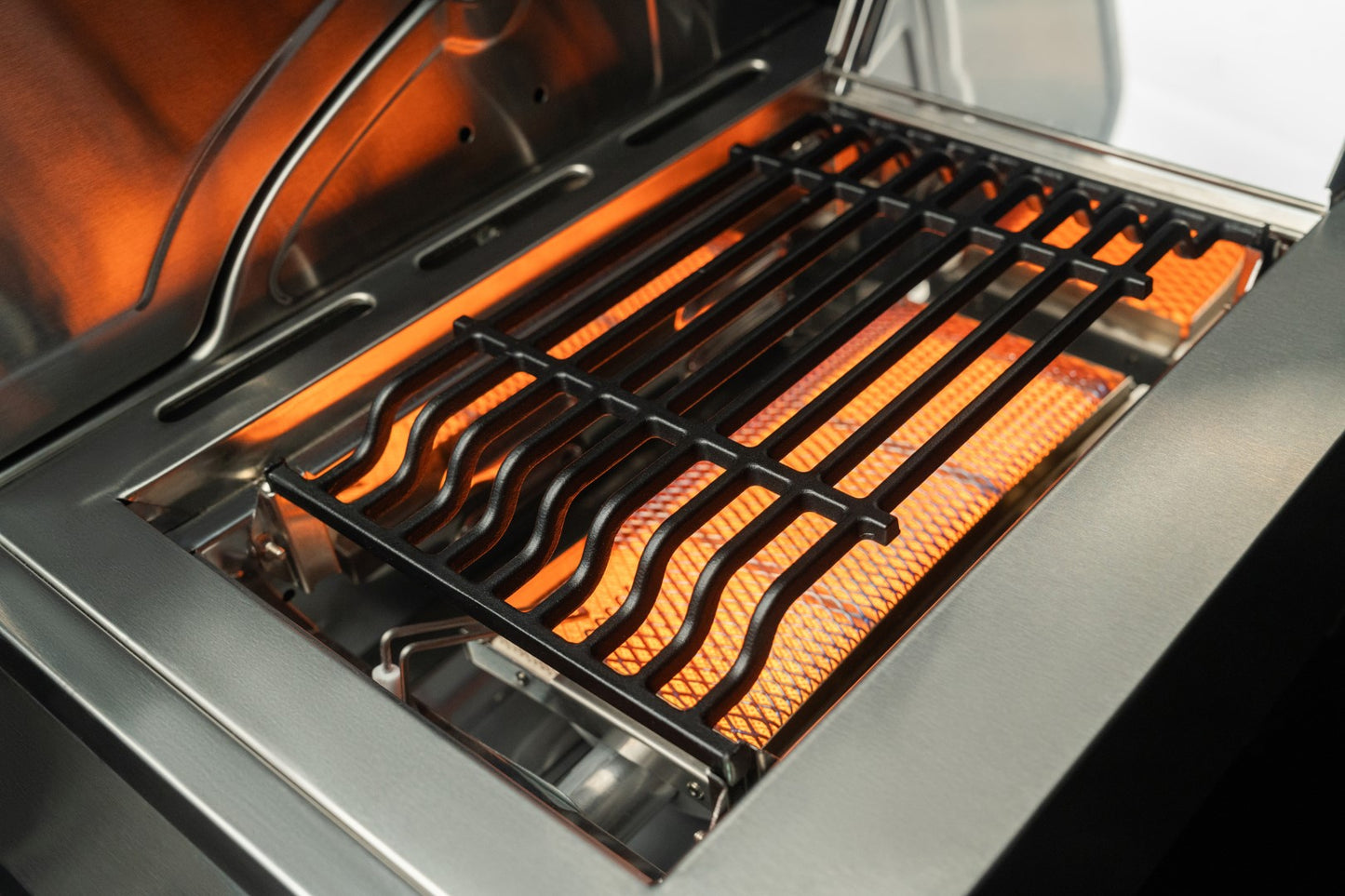Nexgrill Gourmet Pro 6-Brenner Gasgrill mit Keramik-Seitenbrenner, Plancha Griddle-Max System, porzellanbeschichtetem Gusseisenrost & Edelstahlbrennern – Ideal für Garten, Balkon & BBQ-Events