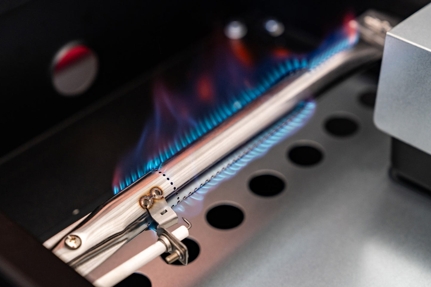 Nexgrill Daytona 2-Brenner Tabletop Plancha – Kompakter Tischgrill mit keramikbeschichteter Grillplatte – Gasgrill ideal für Camping, Garten & Outdoor BBQ, 5,86 kW