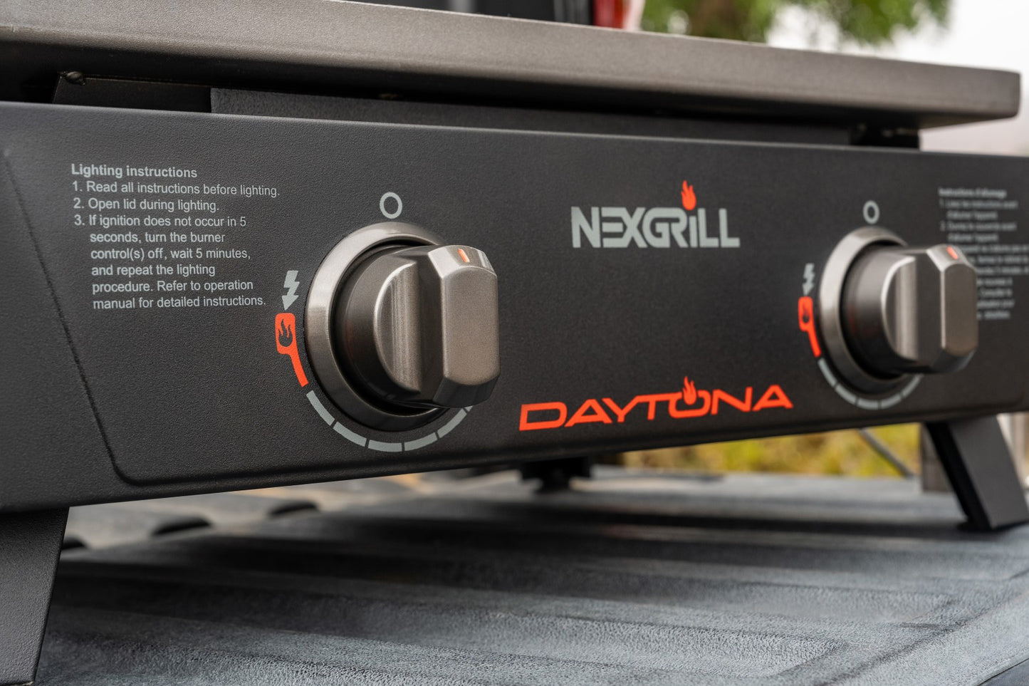 Nexgrill Daytona 2-Brenner Tabletop Plancha – Kompakter Tischgrill mit keramikbeschichteter Grillplatte – Gasgrill ideal für Camping, Garten & Outdoor BBQ, 5,86 kW