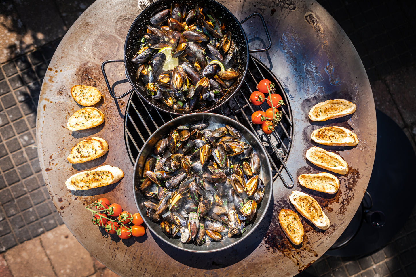 BonFeu BonBiza Open Black Feuerstelle aus Cortenstahl – moderner Gartenkamin & Outdoor Grill für Terrasse und Garten