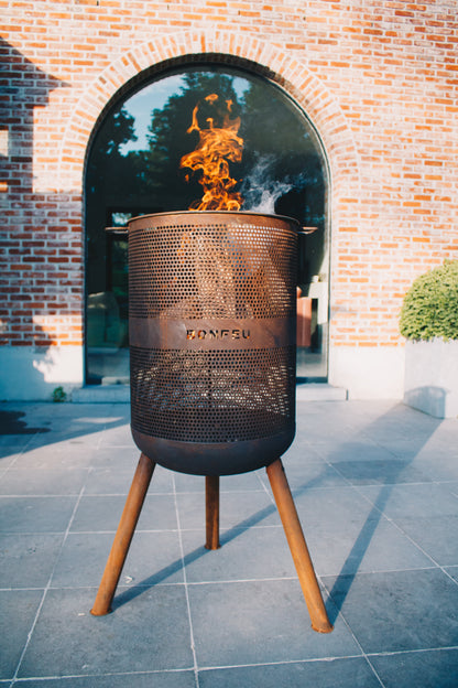 BonFeu BonVes Black Feuerstelle aus Cortenstahl – moderne Outdoor Feuerstelle & Terrassenofen mit Grillfunktion für Garten und Terrasse